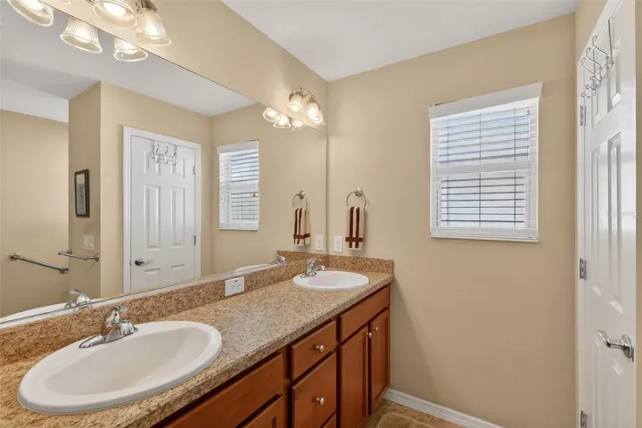 Master Bathroom pic 2