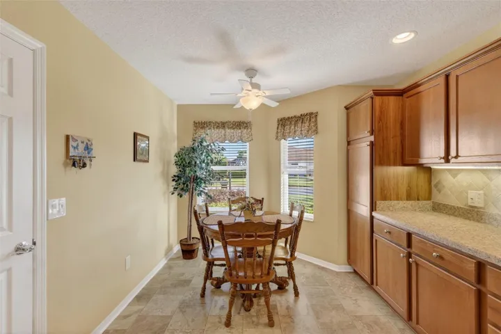 Breakfast Nook/Eat-in