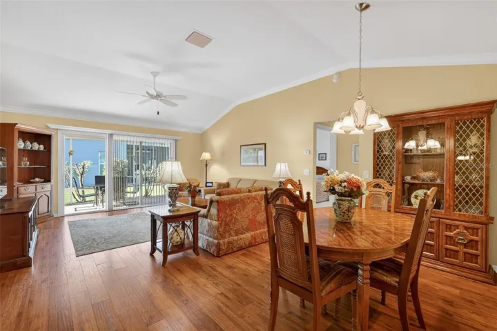 Dining/Livingroom