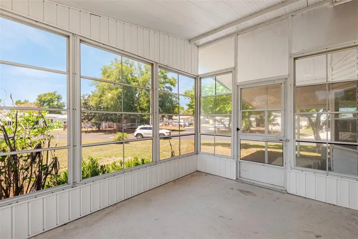 ENCLOSED PORCH/LANAI