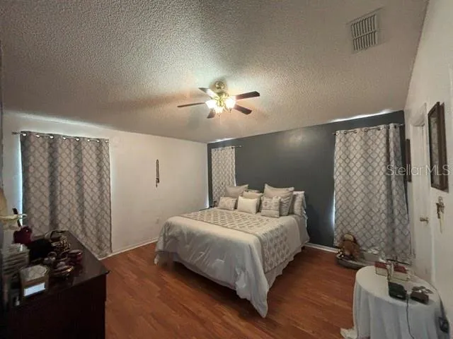 Spacious Primary Room