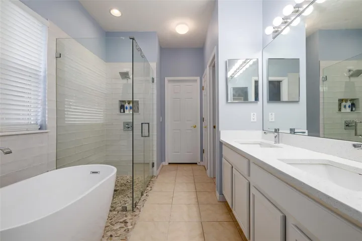 Owner's En-Suite Newly Upgraded Bathroom!