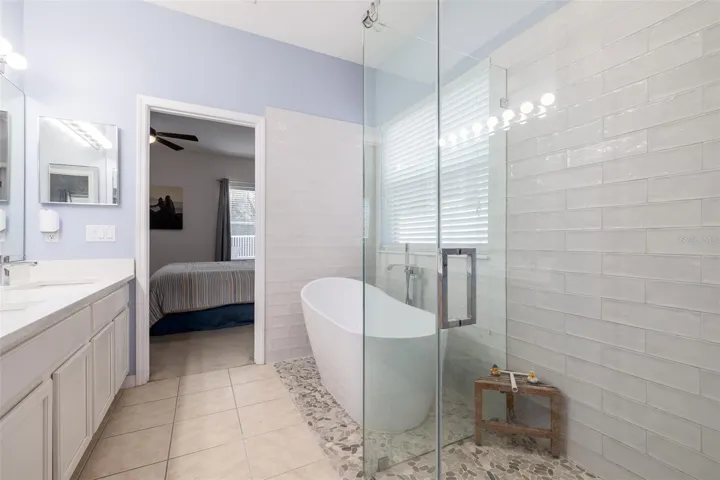Owner's En-Suite Newly Upgraded Bathroom with Gorgeous Glass Shower, Quartz Surfaces and Stylish Soaking Tub!