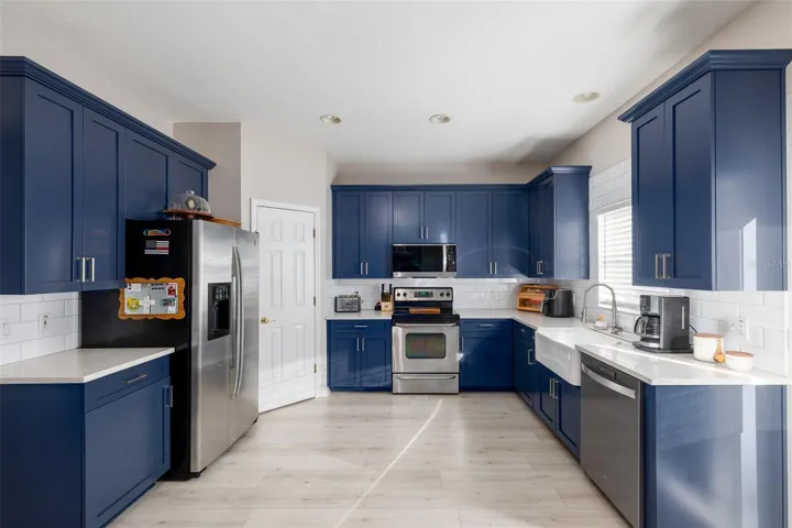 LargeKitchen with Custom Built Solid Wood Cabinets and Quartz Upgrades!