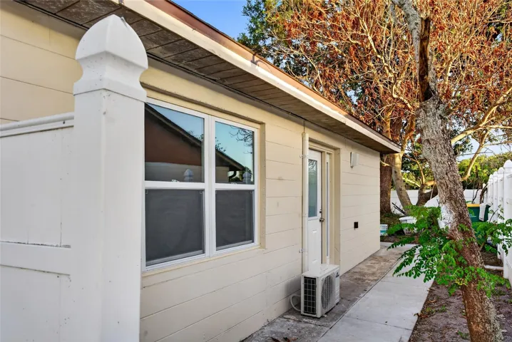 Private Entrance - Side