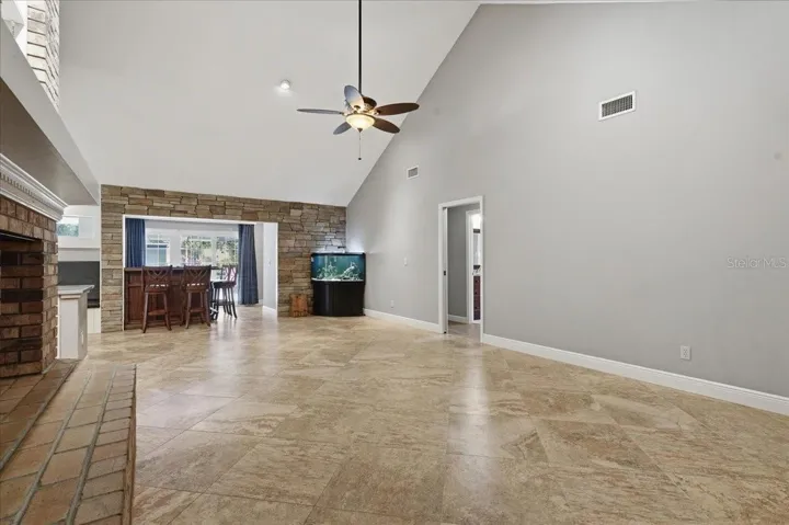 GRAND FAMILY ROOM!