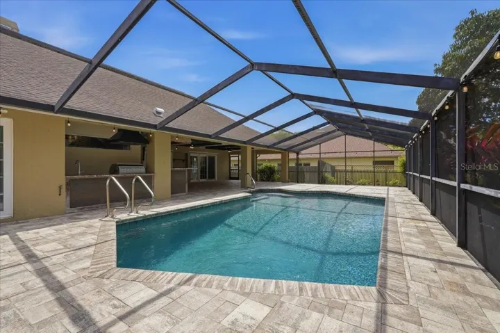 OVERSIZED, SCREENED IN LANAI!
