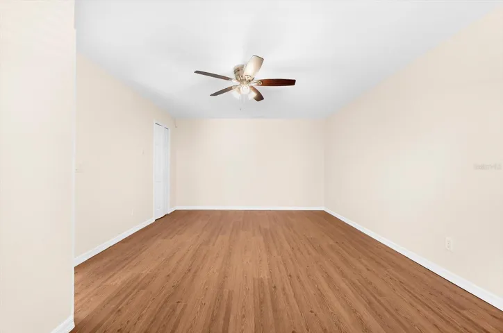 Relaxing Personal Space With Walk-In Closet