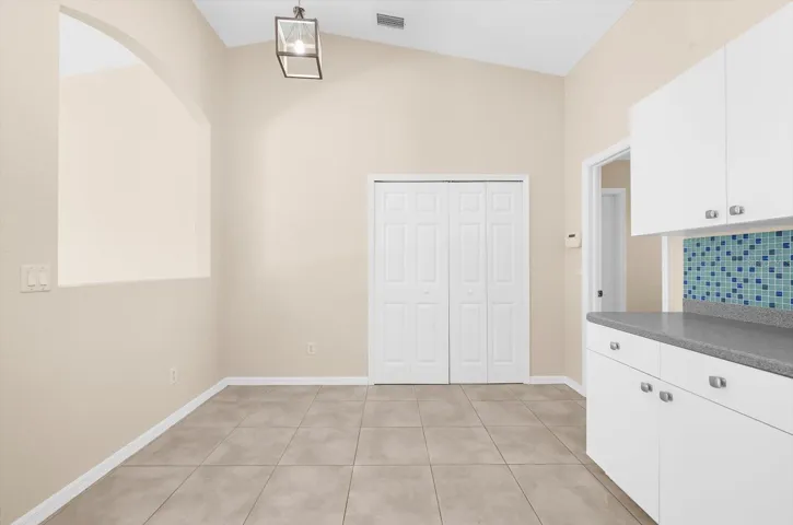 Flexible Casual Dining Space