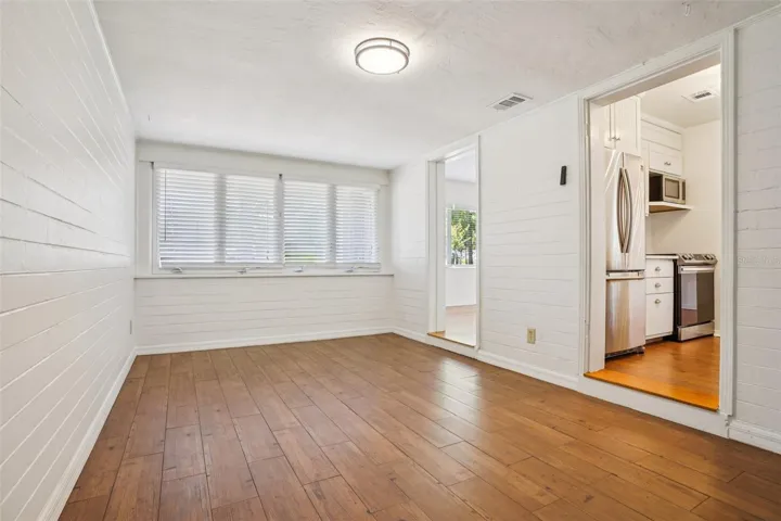 1816 Weltin Flex Room / Den