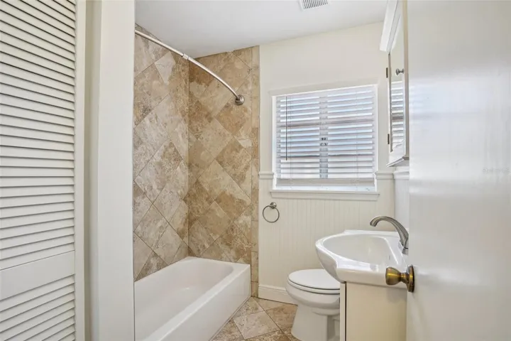 1816 Weltin Bathroom 1