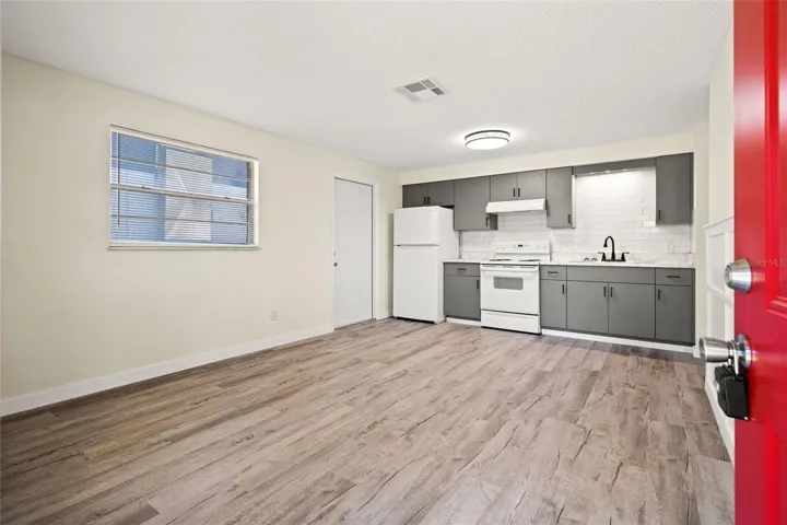 5931 Living to Kitchen