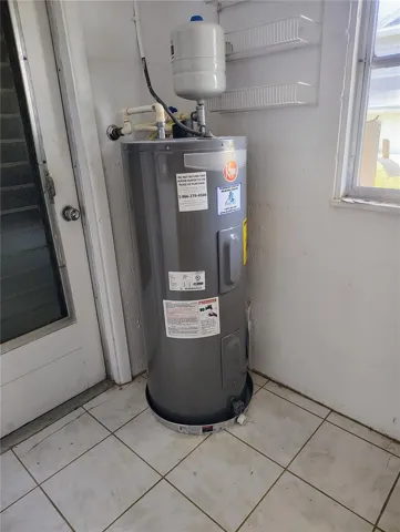 Hot water heater