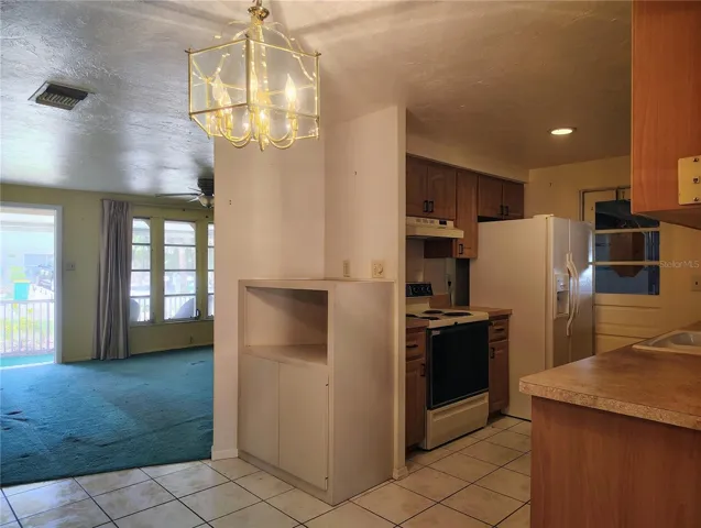 Kitchen/ Living