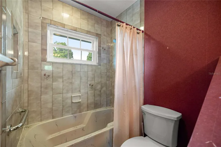 Jack/Jill Bathroom