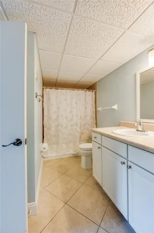 Clean and well-maintained bathroom with a full vanity, shower/tub combo, and neutral finishes.