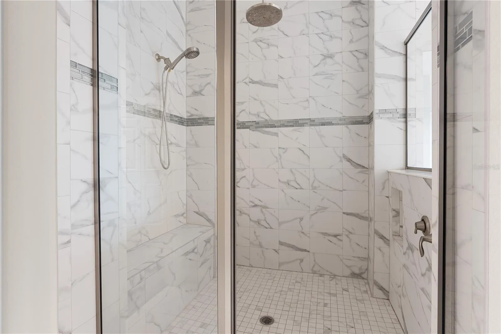 upstairs master bath 3