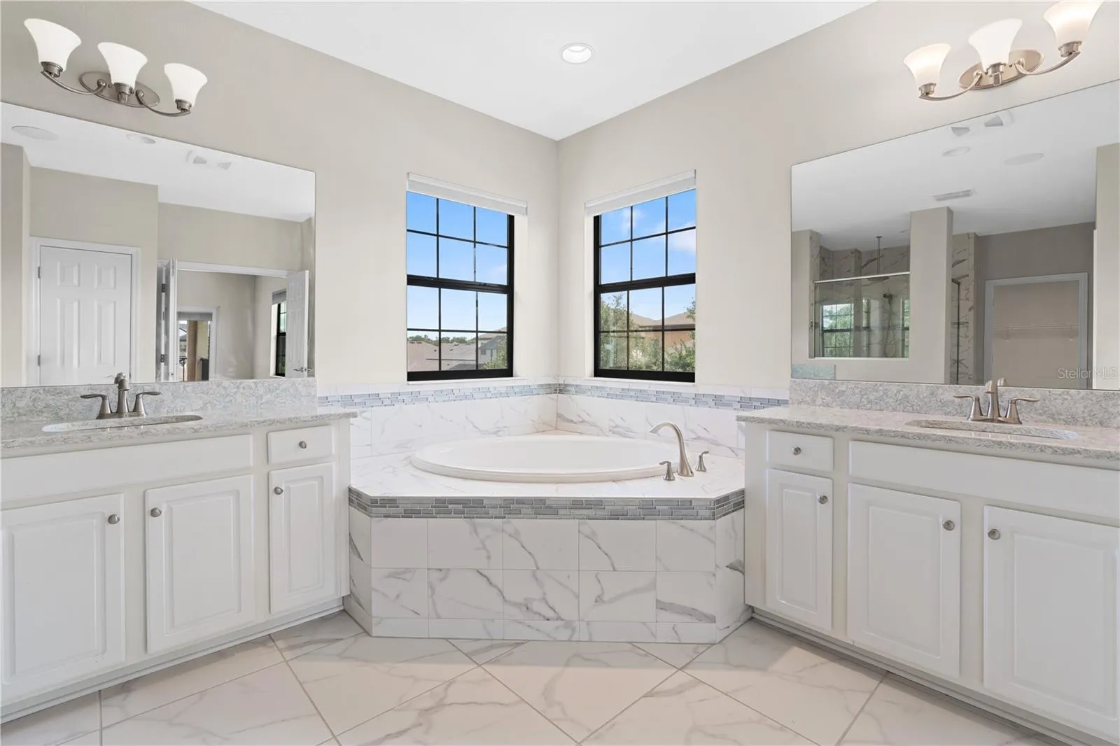 upstairs master bath 3