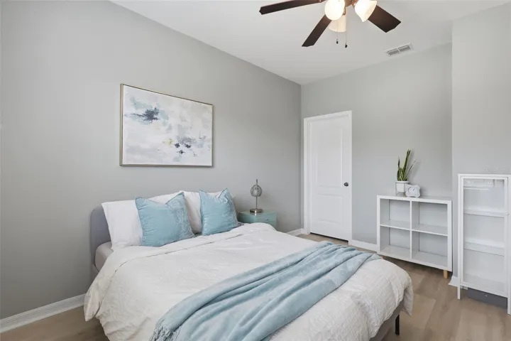 bedroom 3 w/walk-in closet