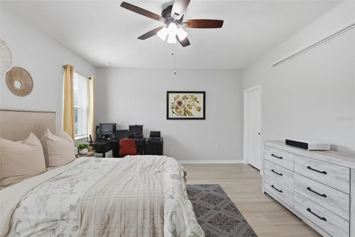 Primary bedroom w/ walk-in closet
