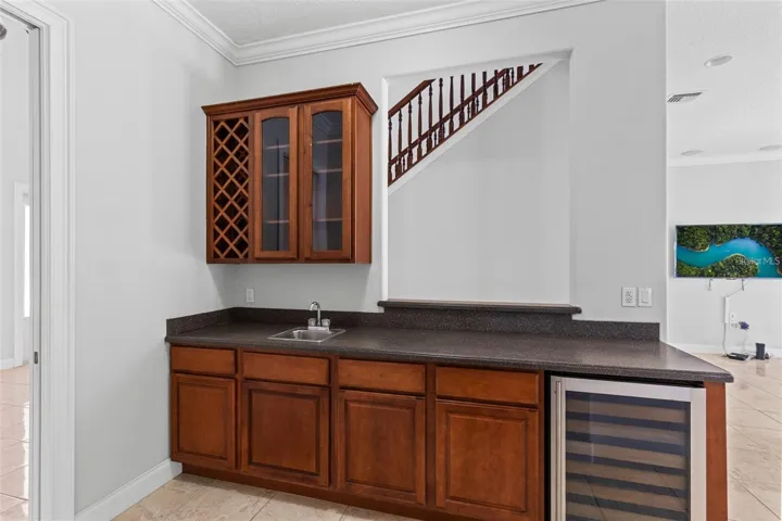 Wet Bar/Butler's Pantry
