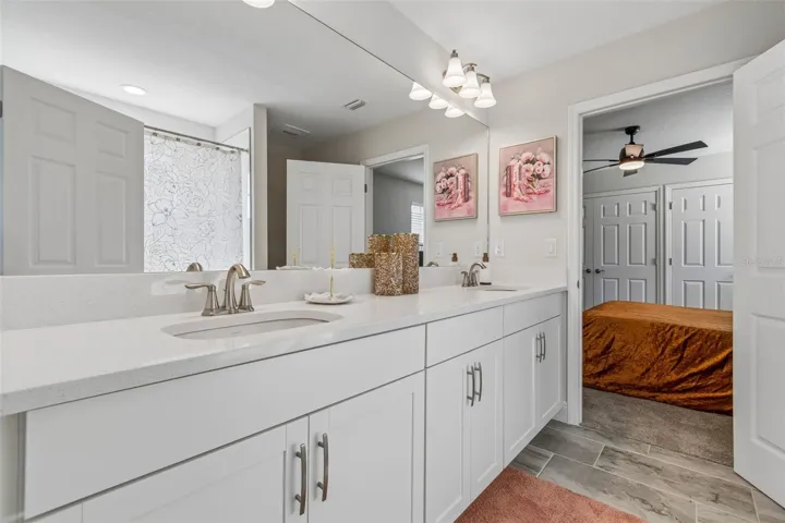 Jack n jill bathroom