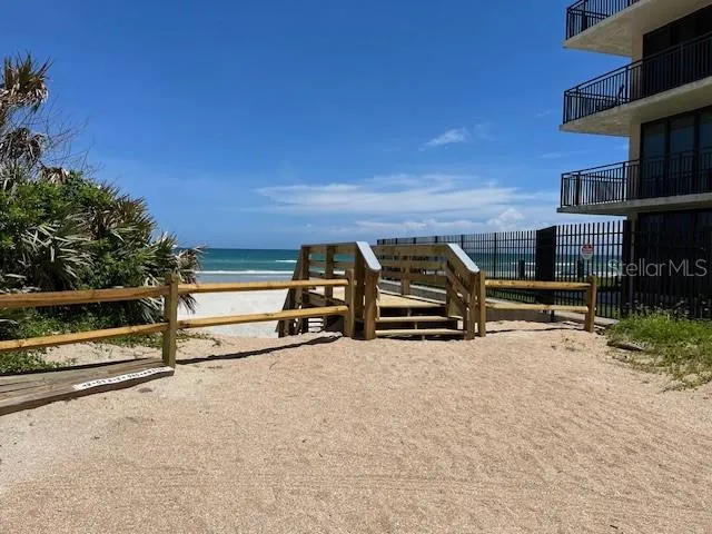 Beach Access 4 minute walk