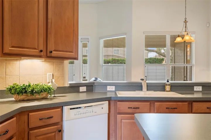 Kitchen - Eat in Breakfast bar