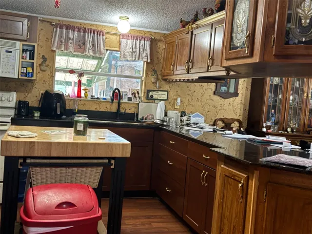 Main House: Kitchen