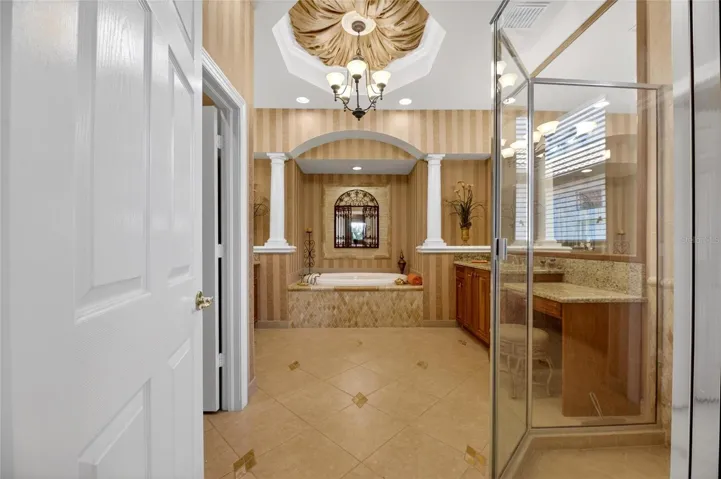 Primary En-suite Bathroom