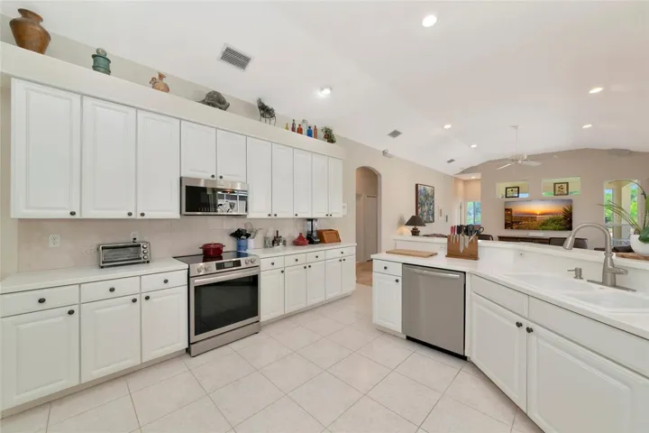 natural gas hook-up available, stainless steel appliance 2024. Microwave vents out of house.