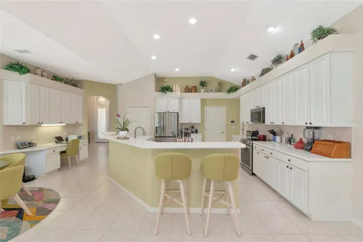 Spacious island kitchen w/ample counter space.
