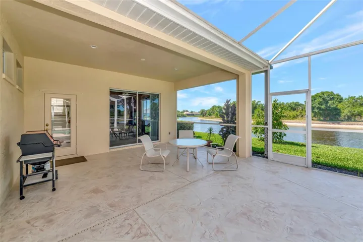 Look at that view. 2nd covered lanai 13'x17.75'.