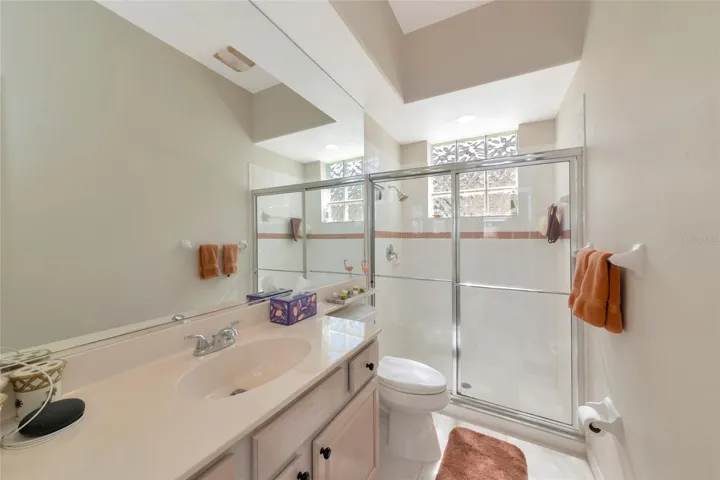 Pool bath off hall to bedroom #4.