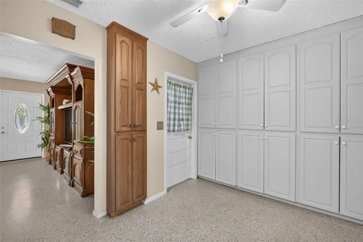 Entry from Living room to the kitchen.