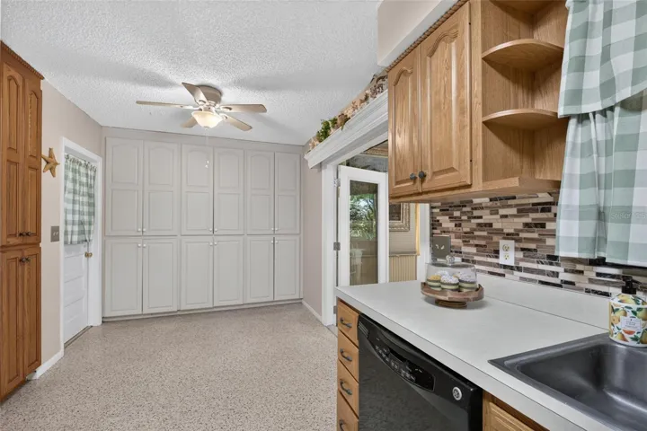 Kitchen/entry to the Florida room.