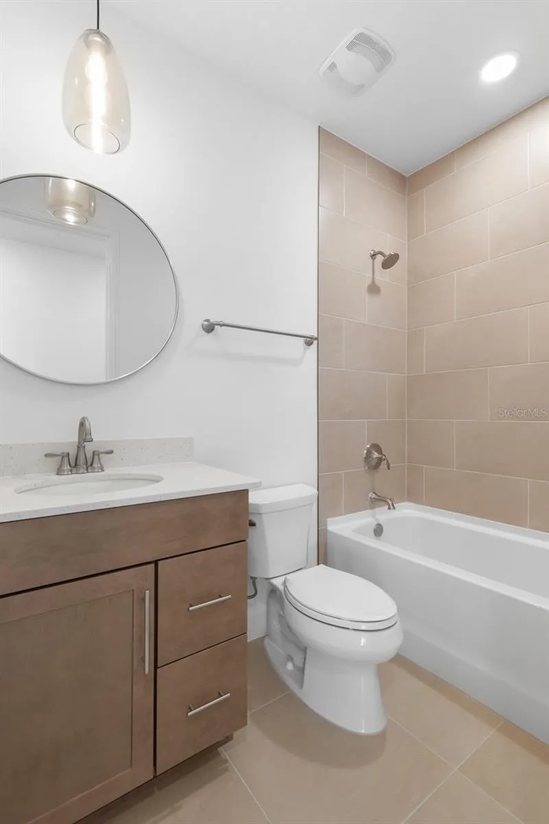 2nd Floor Full Bathroom