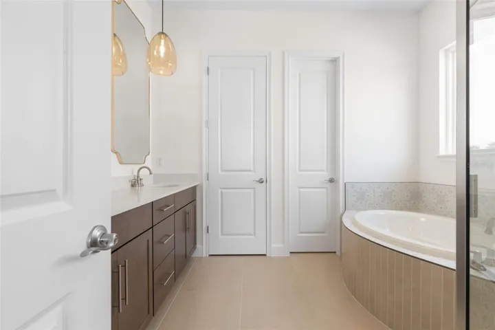 1st Floor Primary Suite