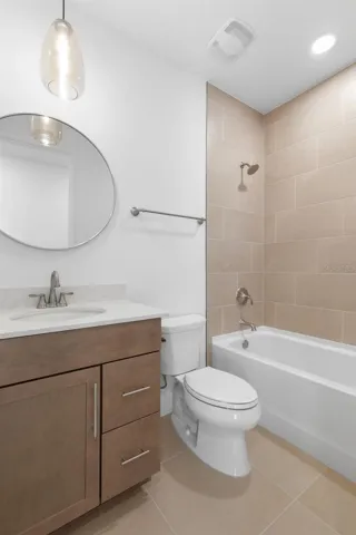 2nd Floor Full Bathroom