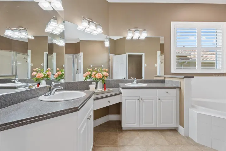 Primary En-Suite Bathroom