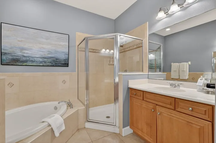 Soaker tub in primary en-suite