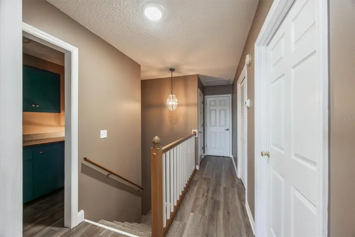 Stairs and wet bar to the left