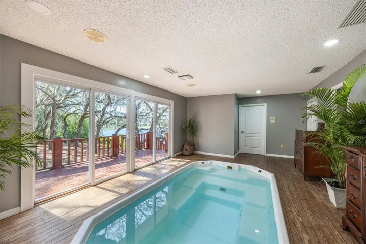 Indoor Dipping Pool w Swim Jets