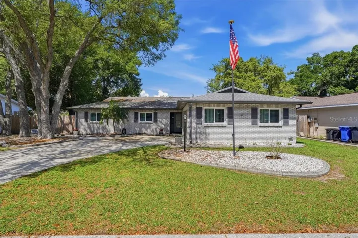 3809 Parkside Drive