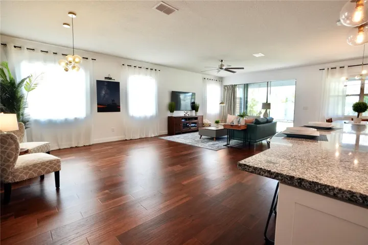 Entering the open, light and bright living space.