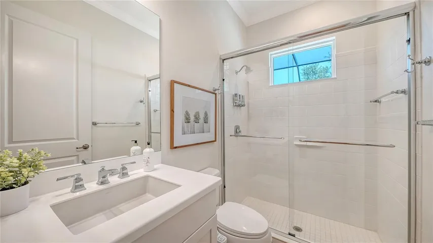 Bathroom 3 - pool bath