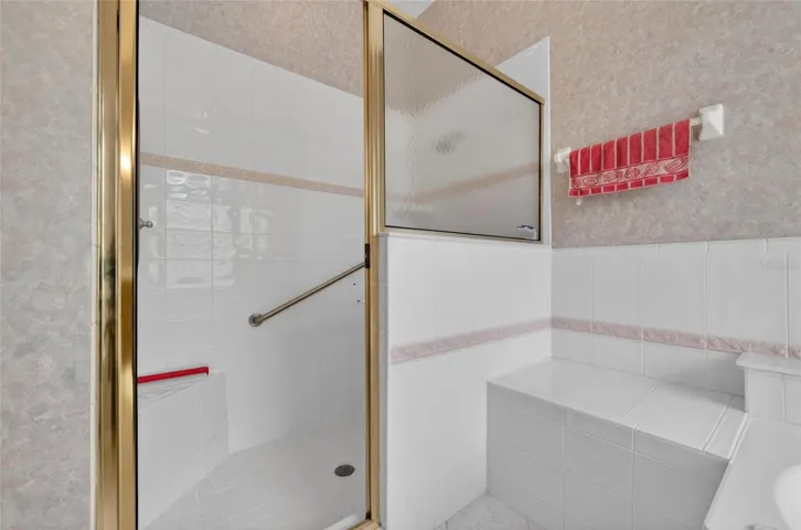 12 Foxfords Chase Primary Bathroom Shower