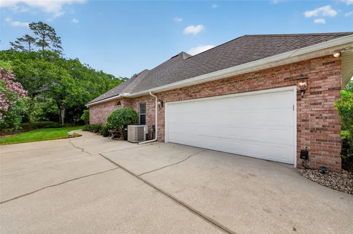 12 Foxfords Chase Garage