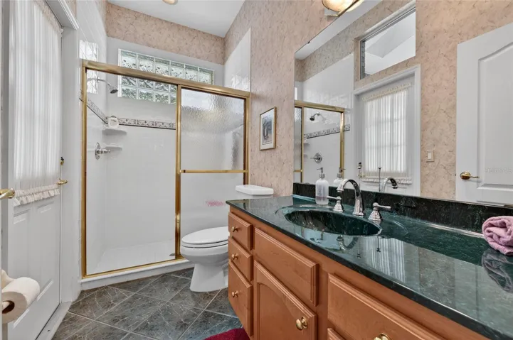 12 Foxfords Chase Bathroom 2