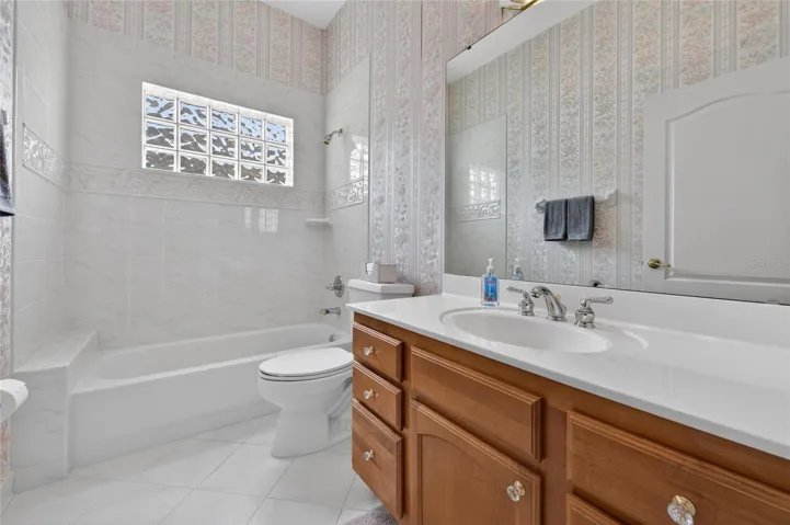 12 Foxfords Chase Bathroom 1